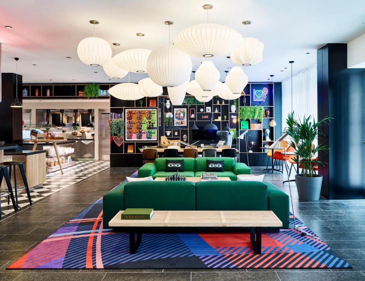 Отель Citizenm London Victoria Station Экстерьер фото