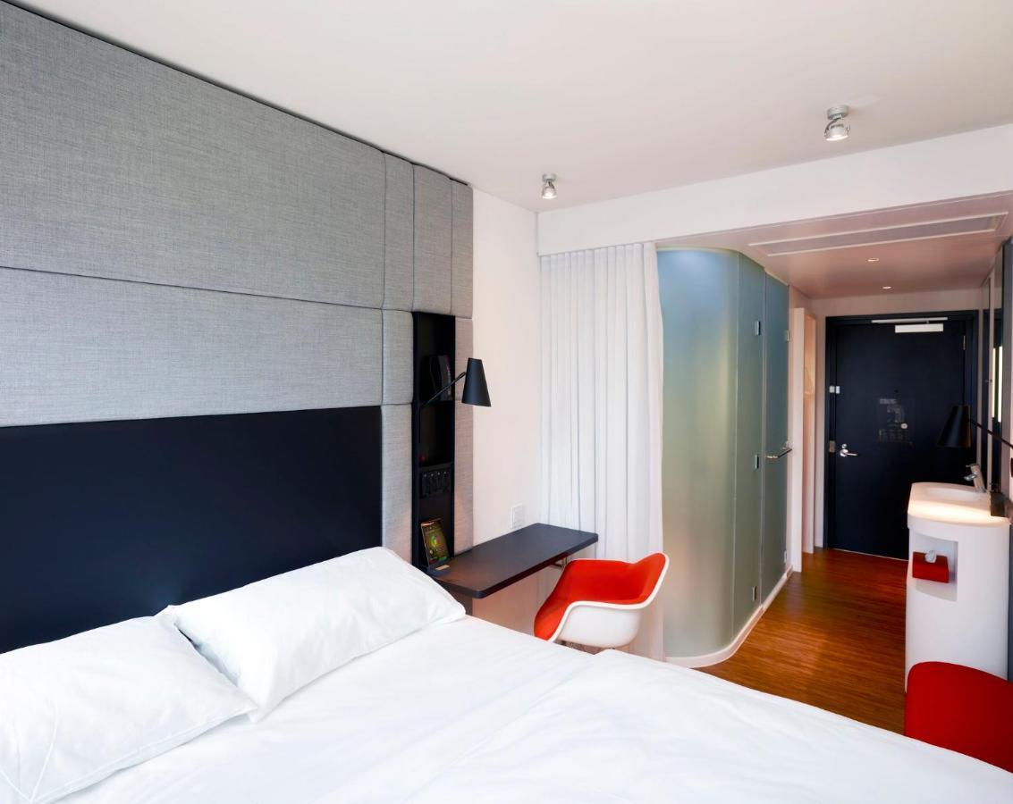 Отель Citizenm London Victoria Station Экстерьер фото